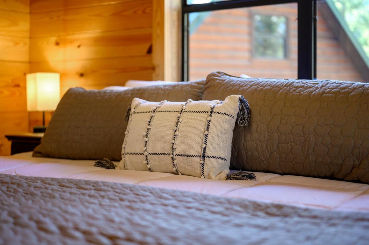 The Eastwood Spacious Retreat With 4 King En-Suites - Hot Tub - Pet-Friendly - Cozy Fire Pit - Prime Location - Multi-Family Broken Bow Ngoại thất bức ảnh