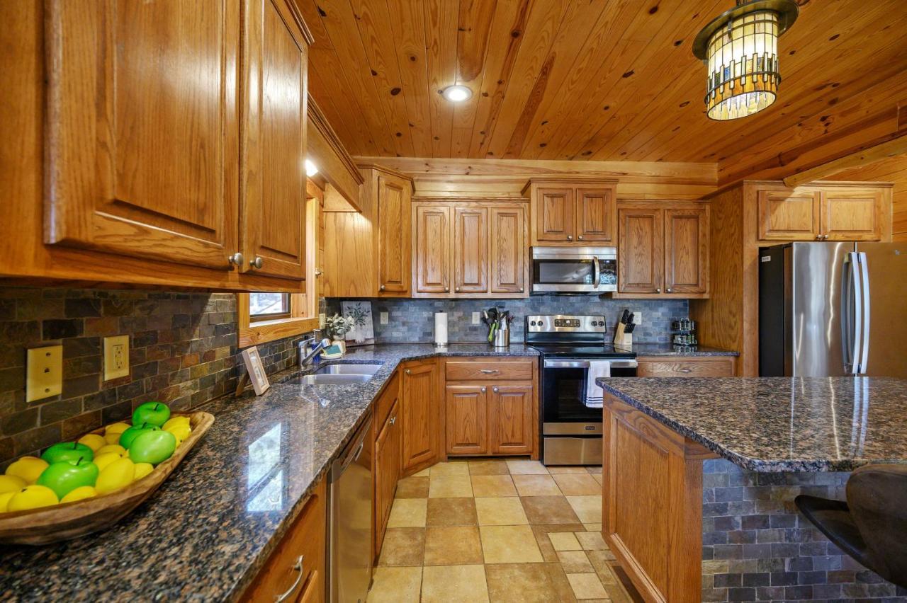 The Eastwood Spacious Retreat With 4 King En-Suites - Hot Tub - Pet-Friendly - Cozy Fire Pit - Prime Location - Multi-Family Broken Bow Ngoại thất bức ảnh