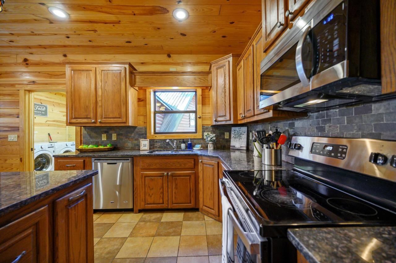 The Eastwood Spacious Retreat With 4 King En-Suites - Hot Tub - Pet-Friendly - Cozy Fire Pit - Prime Location - Multi-Family Broken Bow Ngoại thất bức ảnh