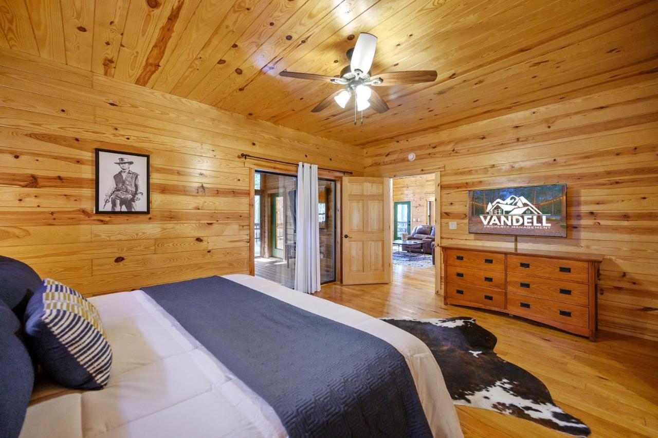 The Eastwood Spacious Retreat With 4 King En-Suites - Hot Tub - Pet-Friendly - Cozy Fire Pit - Prime Location - Multi-Family Broken Bow Ngoại thất bức ảnh