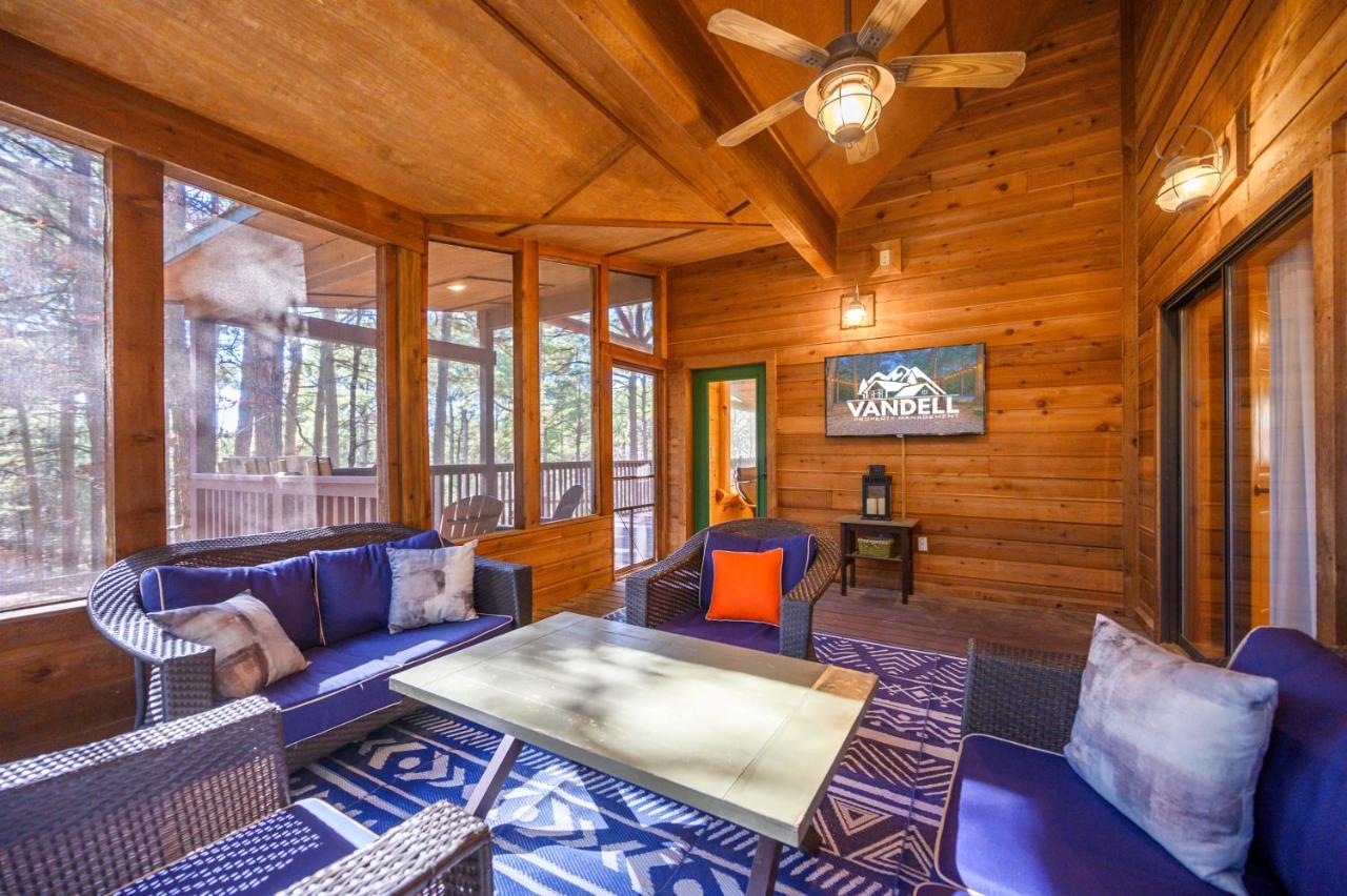 The Eastwood Spacious Retreat With 4 King En-Suites - Hot Tub - Pet-Friendly - Cozy Fire Pit - Prime Location - Multi-Family Broken Bow Ngoại thất bức ảnh