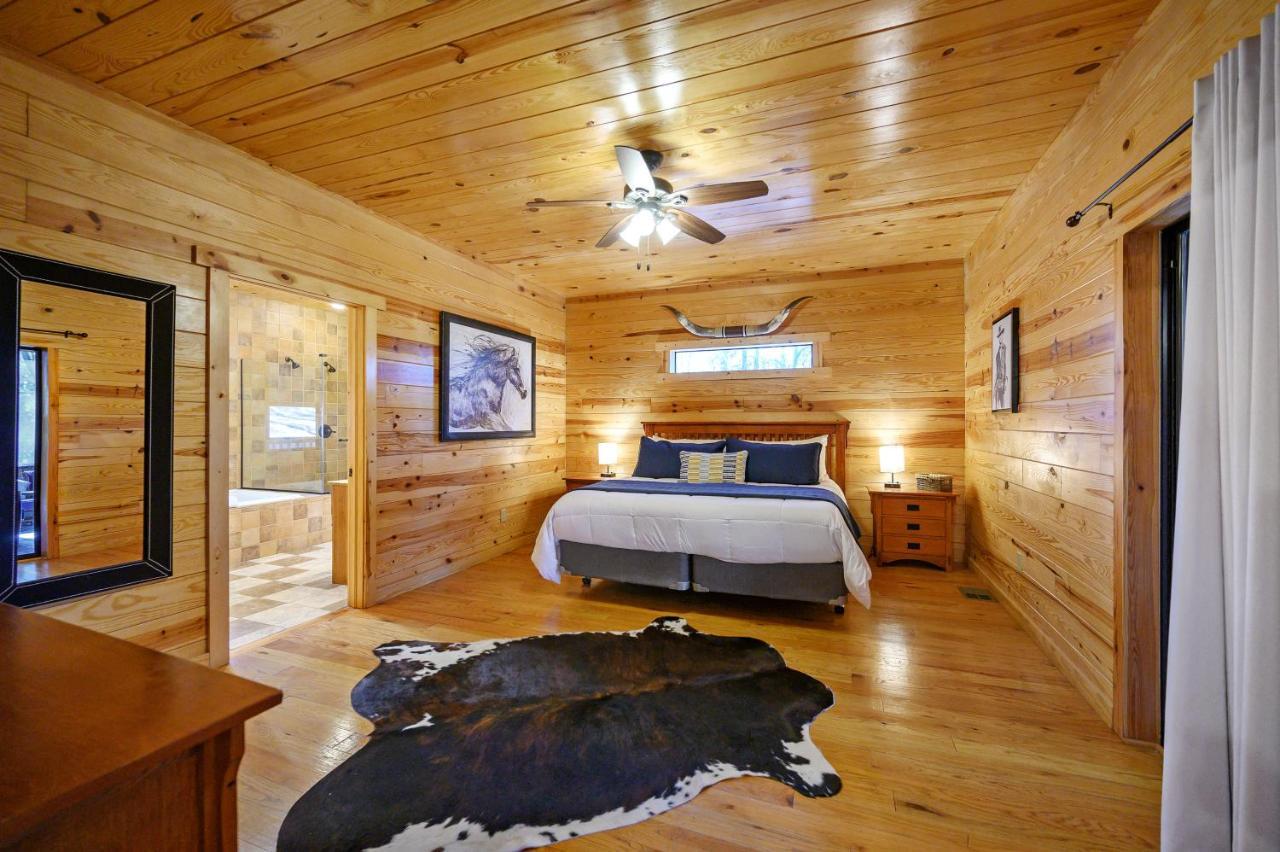 The Eastwood Spacious Retreat With 4 King En-Suites - Hot Tub - Pet-Friendly - Cozy Fire Pit - Prime Location - Multi-Family Broken Bow Ngoại thất bức ảnh