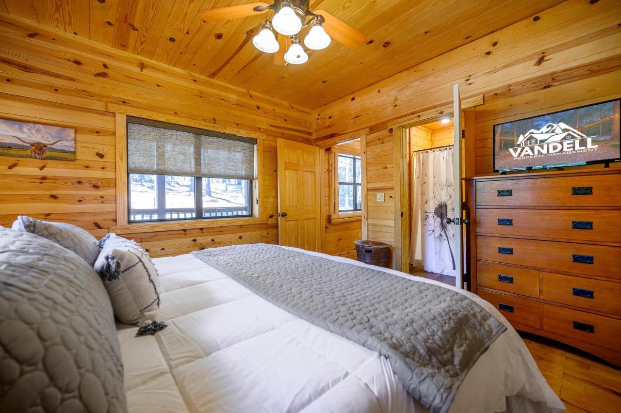 The Eastwood Spacious Retreat With 4 King En-Suites - Hot Tub - Pet-Friendly - Cozy Fire Pit - Prime Location - Multi-Family Broken Bow Ngoại thất bức ảnh
