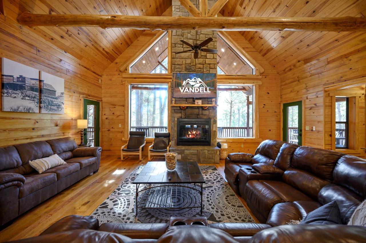 The Eastwood Spacious Retreat With 4 King En-Suites - Hot Tub - Pet-Friendly - Cozy Fire Pit - Prime Location - Multi-Family Broken Bow Ngoại thất bức ảnh