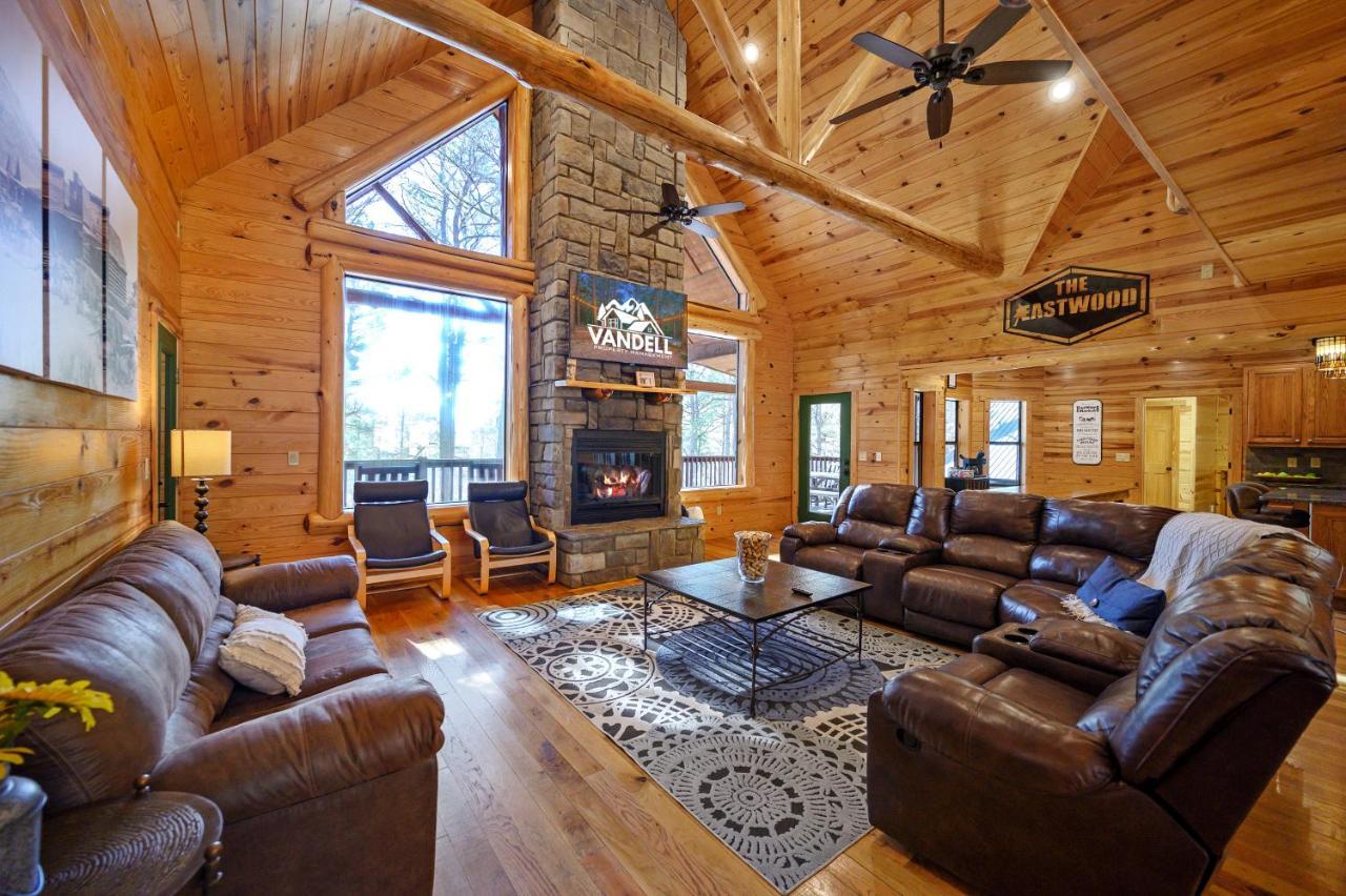 The Eastwood Spacious Retreat With 4 King En-Suites - Hot Tub - Pet-Friendly - Cozy Fire Pit - Prime Location - Multi-Family Broken Bow Ngoại thất bức ảnh