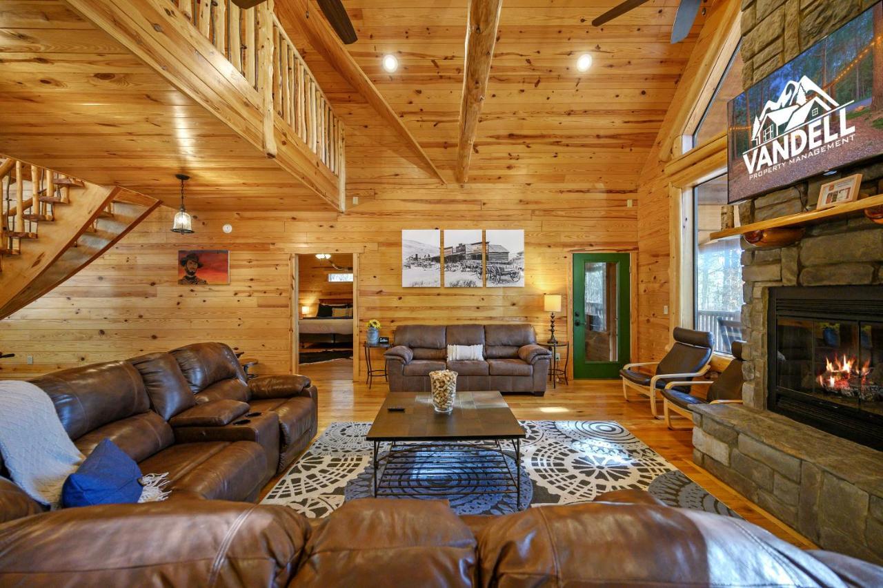 The Eastwood Spacious Retreat With 4 King En-Suites - Hot Tub - Pet-Friendly - Cozy Fire Pit - Prime Location - Multi-Family Broken Bow Ngoại thất bức ảnh