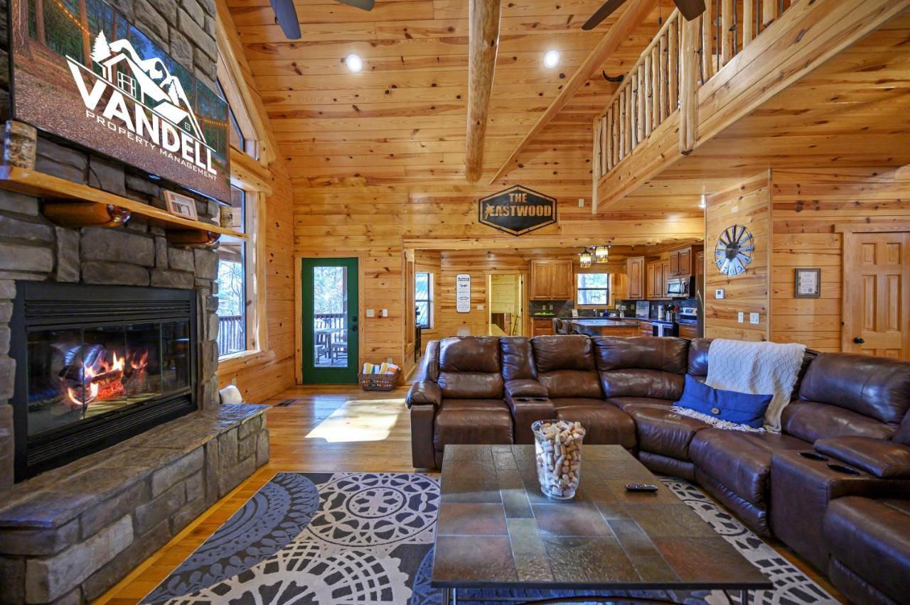 The Eastwood Spacious Retreat With 4 King En-Suites - Hot Tub - Pet-Friendly - Cozy Fire Pit - Prime Location - Multi-Family Broken Bow Ngoại thất bức ảnh