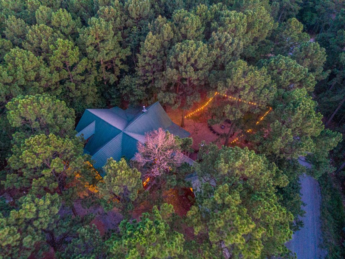 The Eastwood Spacious Retreat With 4 King En-Suites - Hot Tub - Pet-Friendly - Cozy Fire Pit - Prime Location - Multi-Family Broken Bow Ngoại thất bức ảnh