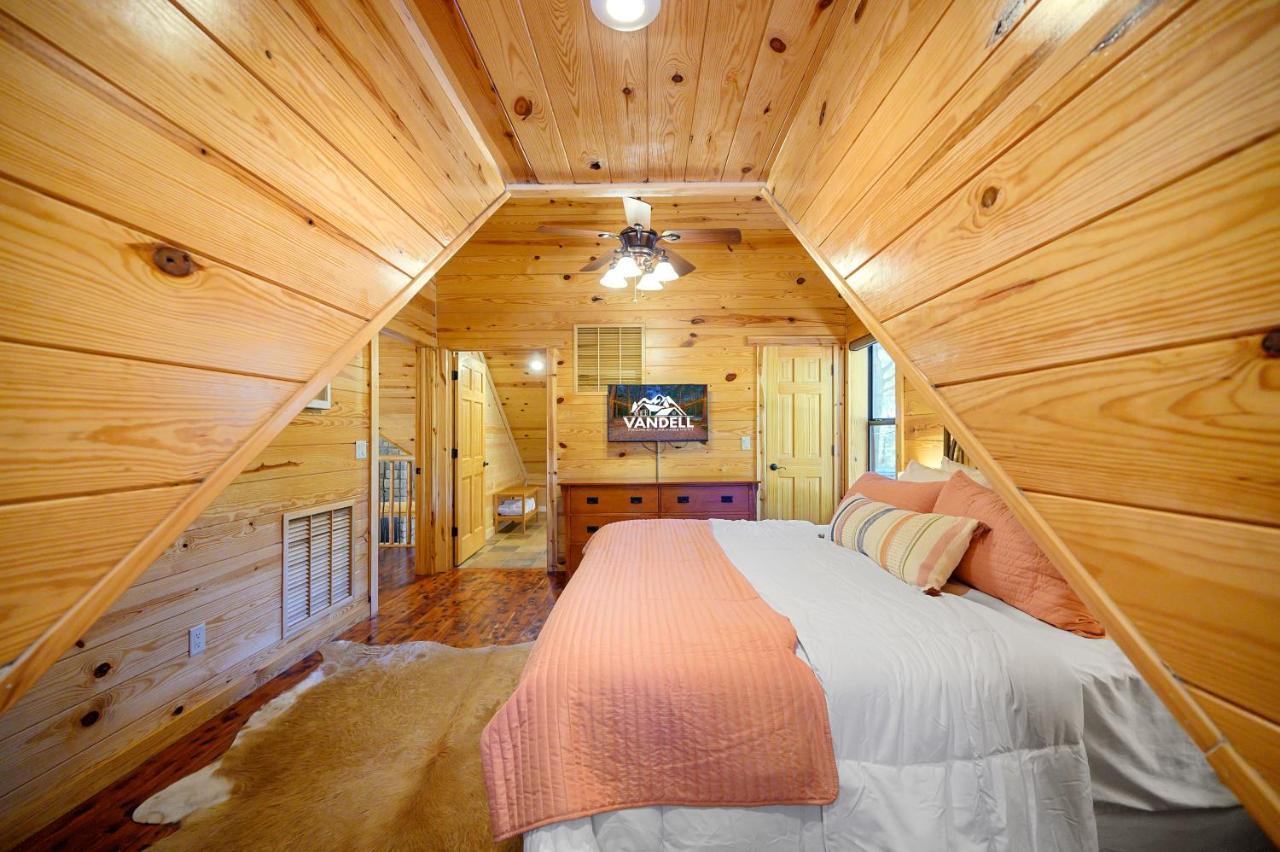 The Eastwood Spacious Retreat With 4 King En-Suites - Hot Tub - Pet-Friendly - Cozy Fire Pit - Prime Location - Multi-Family Broken Bow Ngoại thất bức ảnh