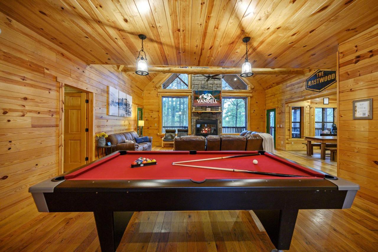 The Eastwood Spacious Retreat With 4 King En-Suites - Hot Tub - Pet-Friendly - Cozy Fire Pit - Prime Location - Multi-Family Broken Bow Ngoại thất bức ảnh